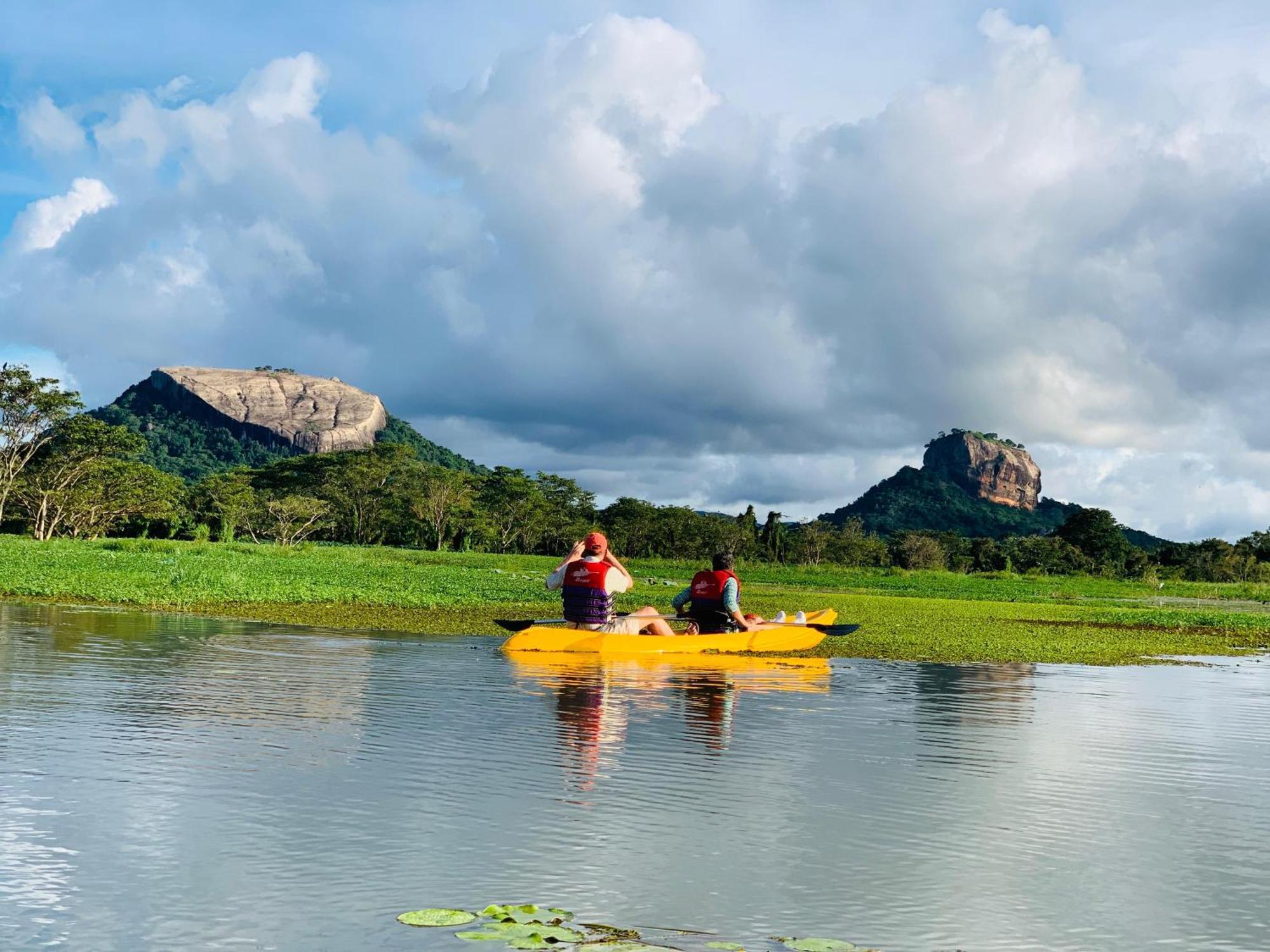 Sigiri Dilu Villa Sigiriya Bagian luar foto