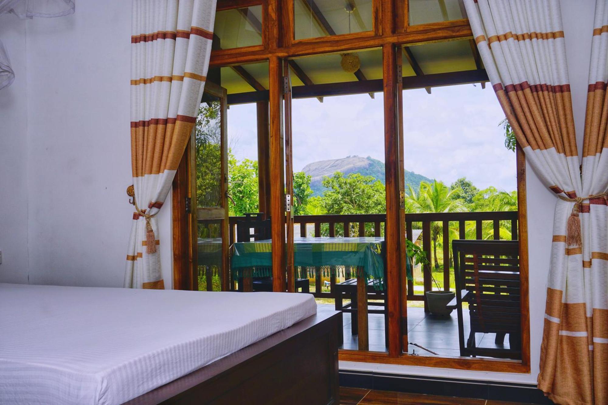Sigiri Dilu Villa Sigiriya Bagian luar foto